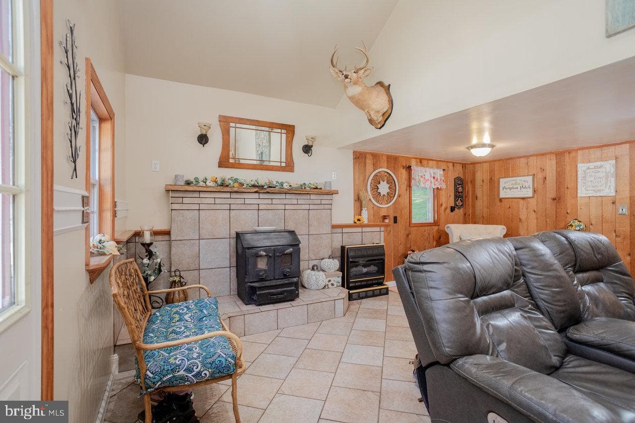 279 Helms Road photo 7