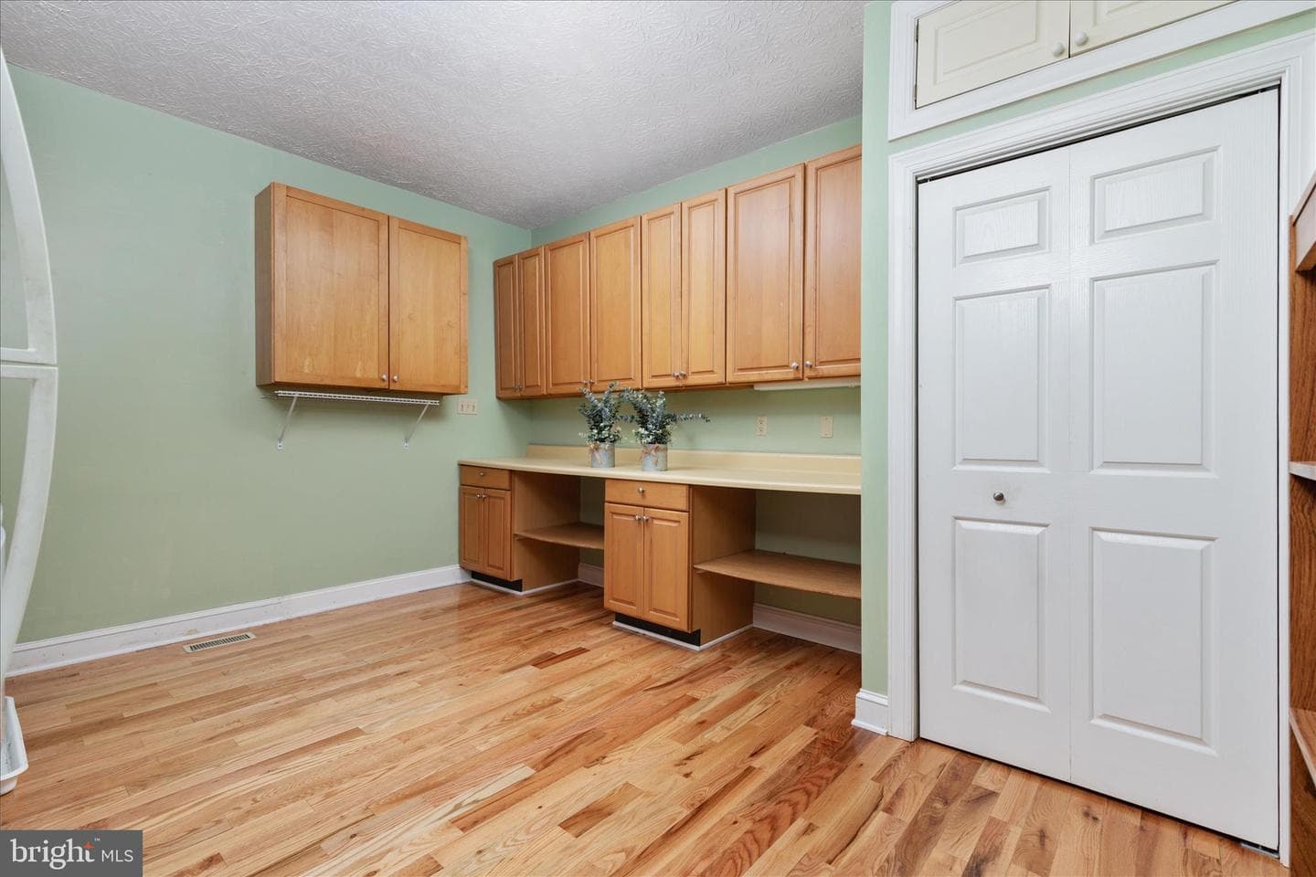 1050 Almond Drive photo 14