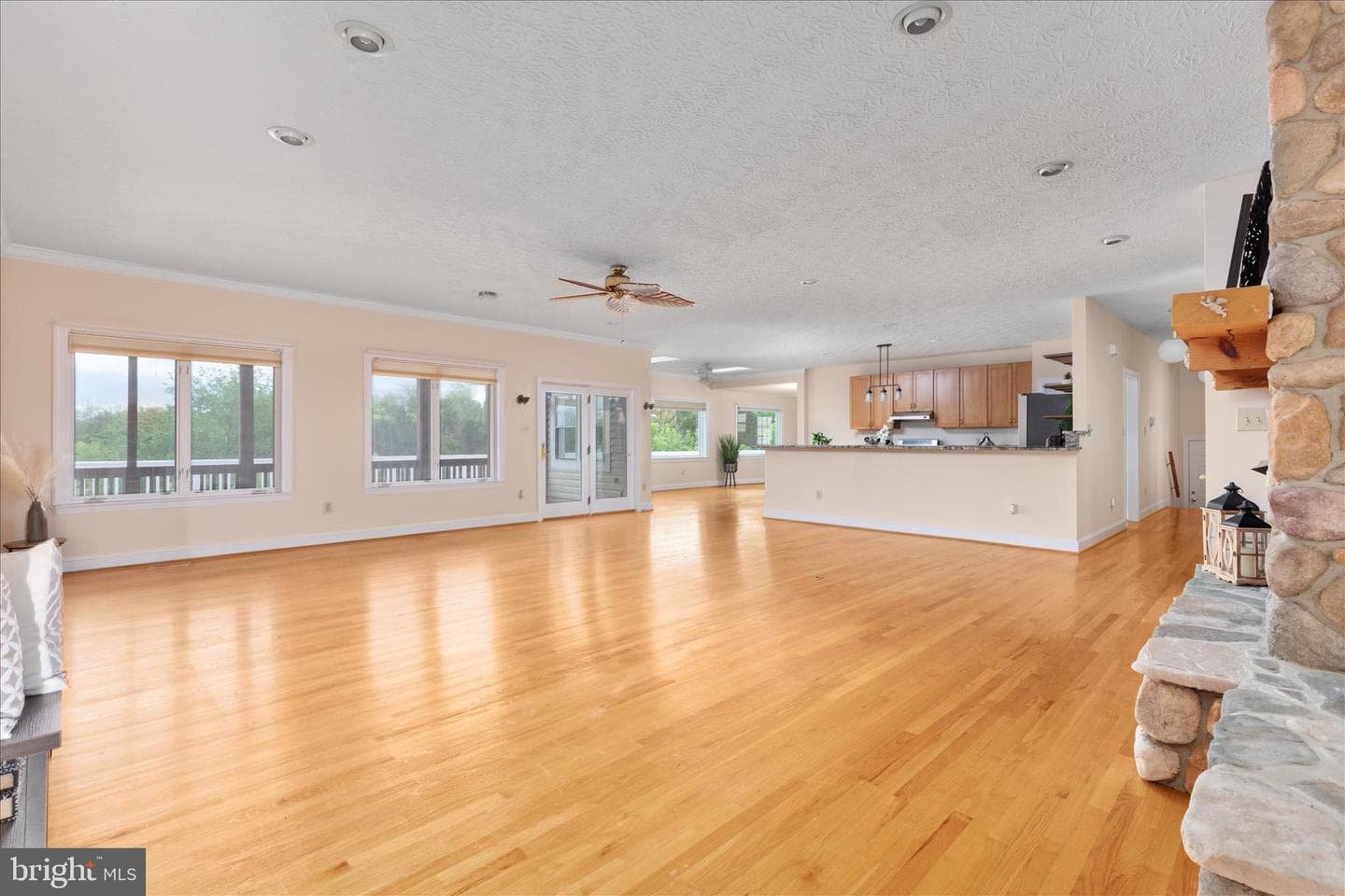 1050 Almond Drive photo 22