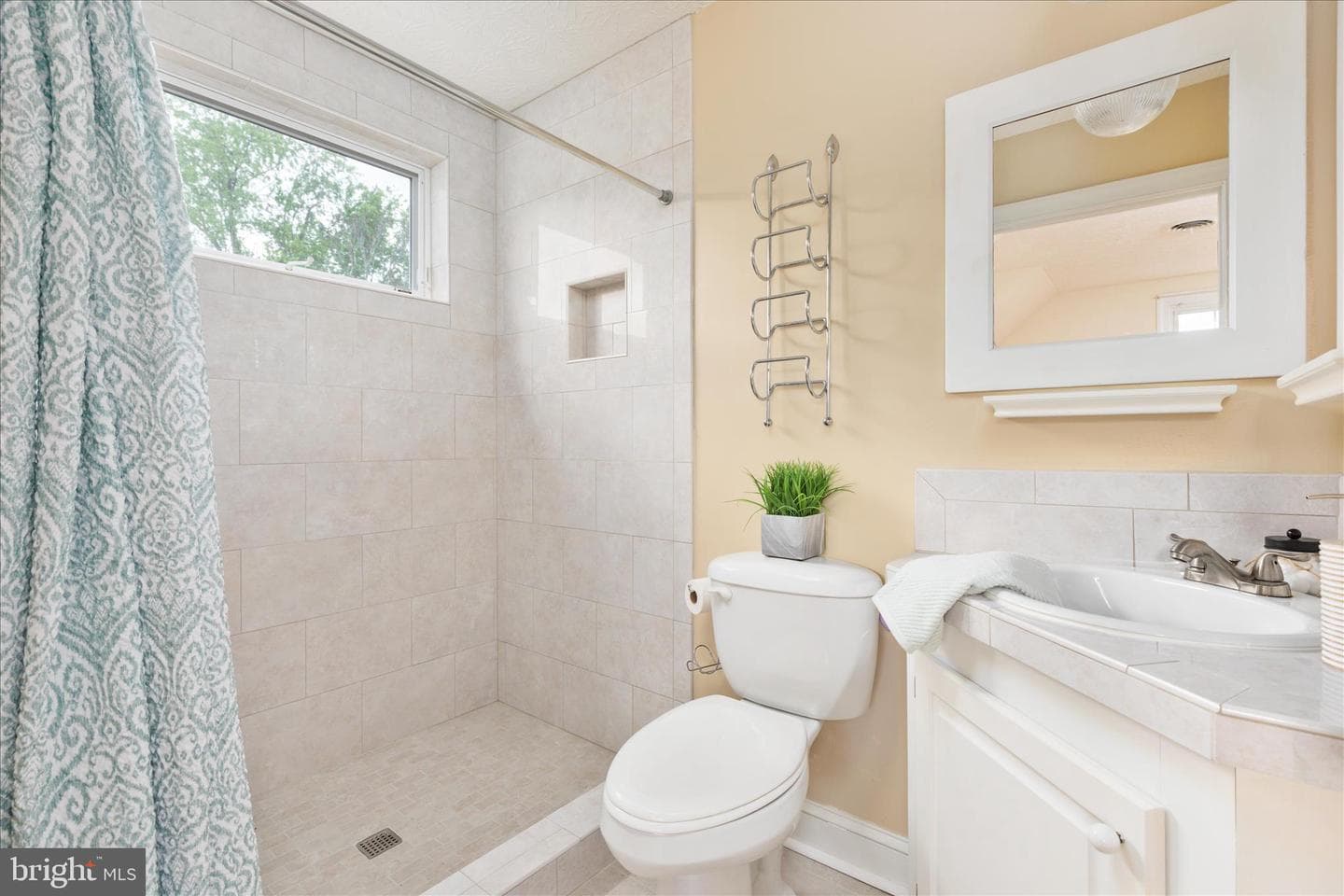 1050 Almond Drive photo 45