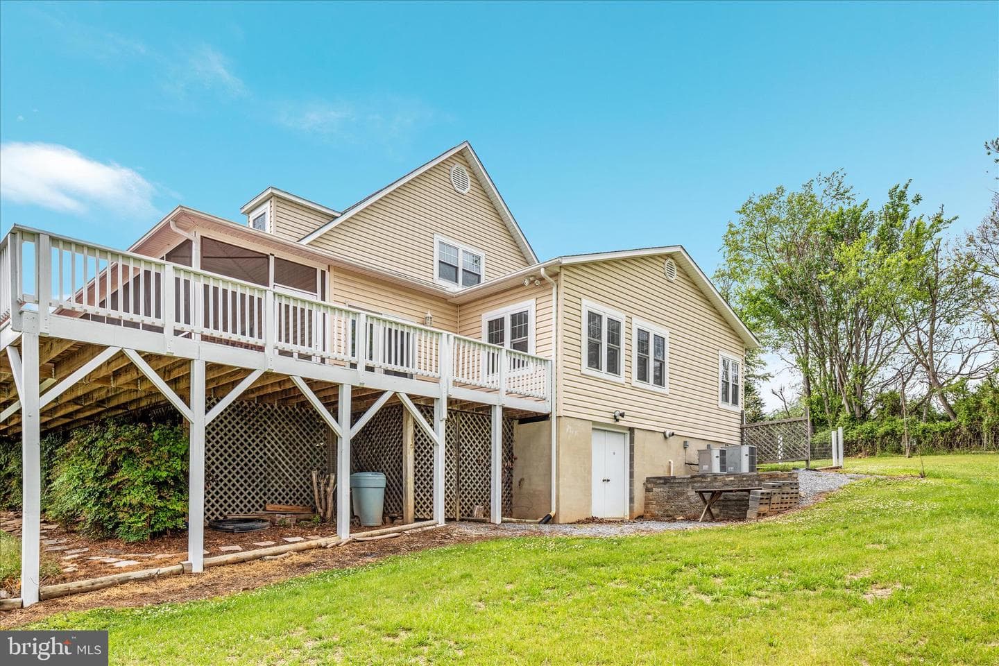 1050 Almond Drive photo 73