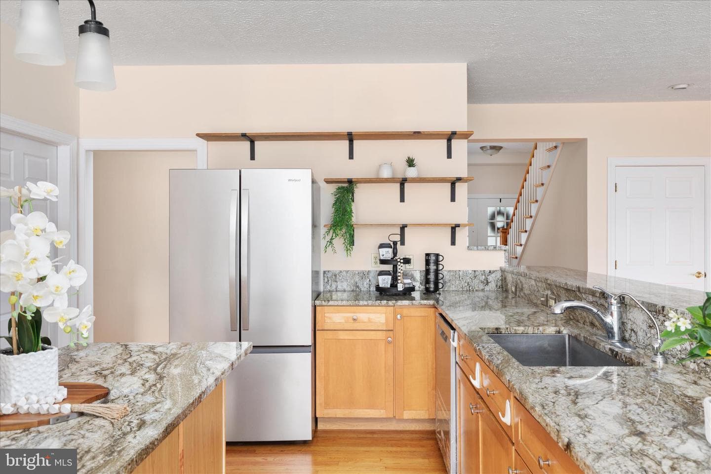 1050 Almond Drive photo 8
