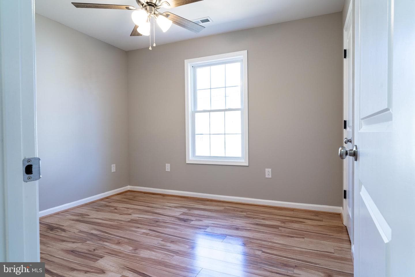 240 Deford Avenue photo 39