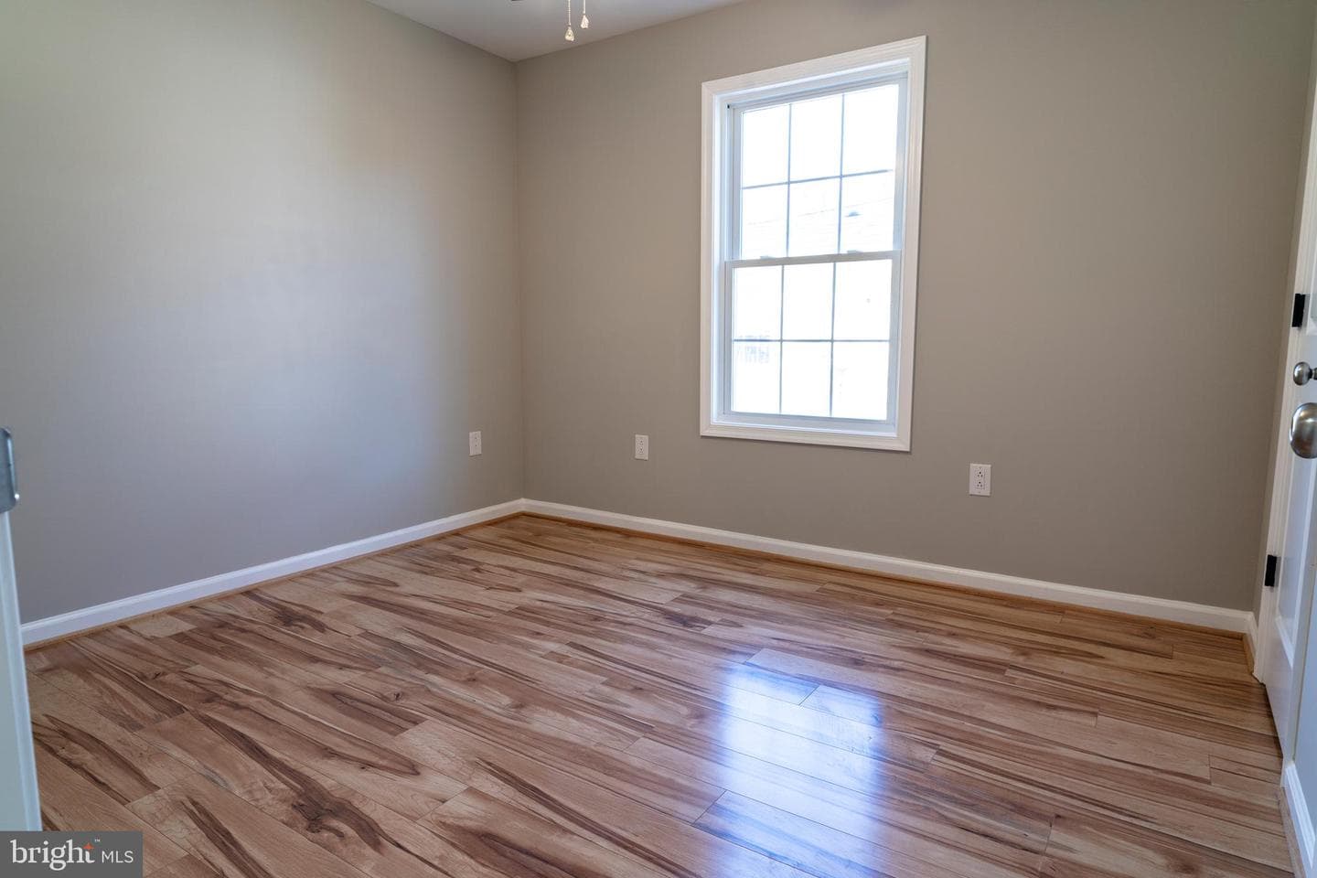 240 Deford Avenue photo 40