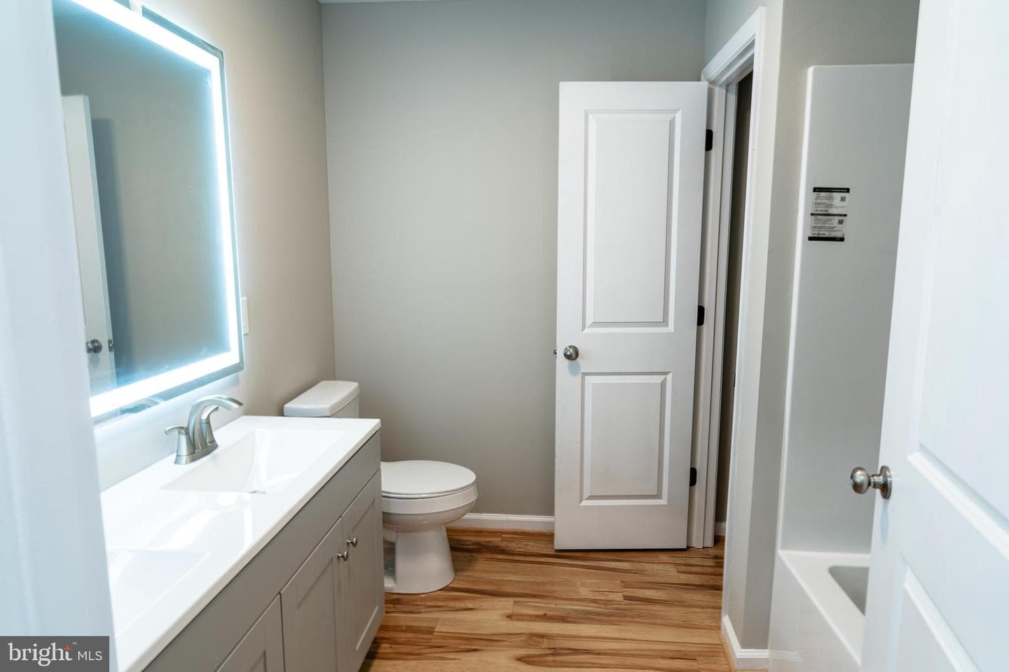 240 Deford Avenue photo 46
