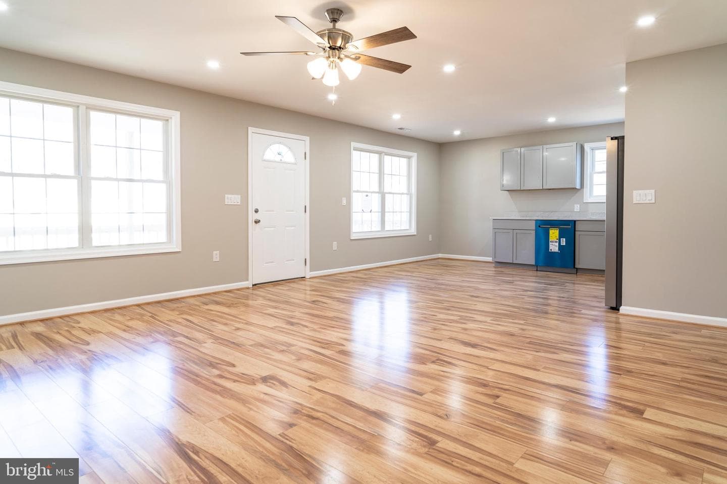 240 Deford Avenue photo 9