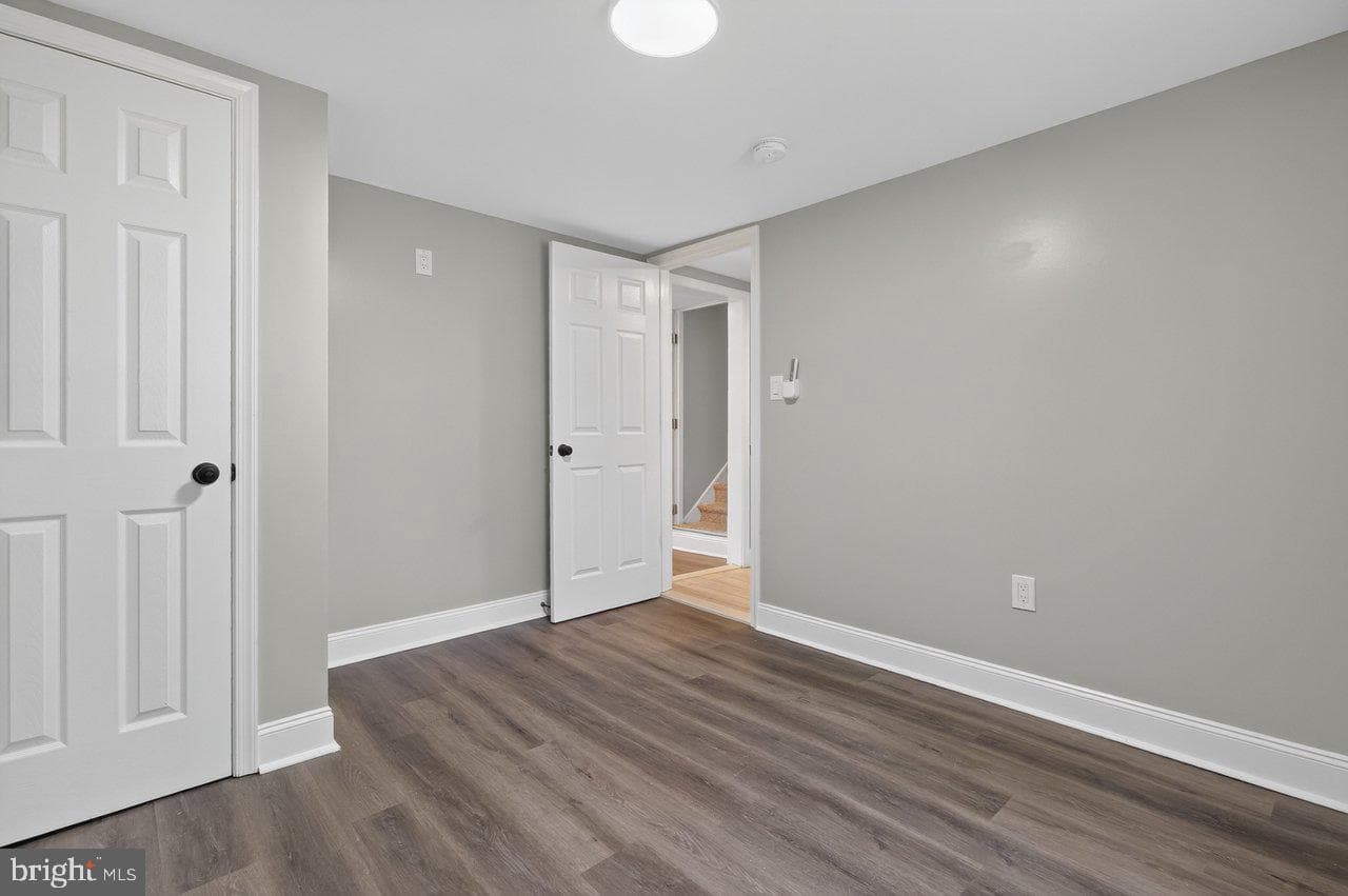 577 Pond Avenue photo 31