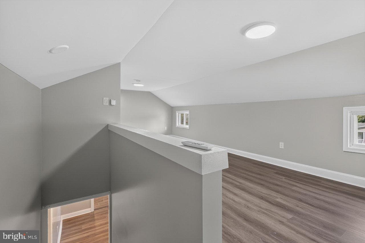 577 Pond Avenue photo 35