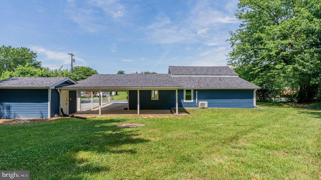 577 Pond Avenue photo 39
