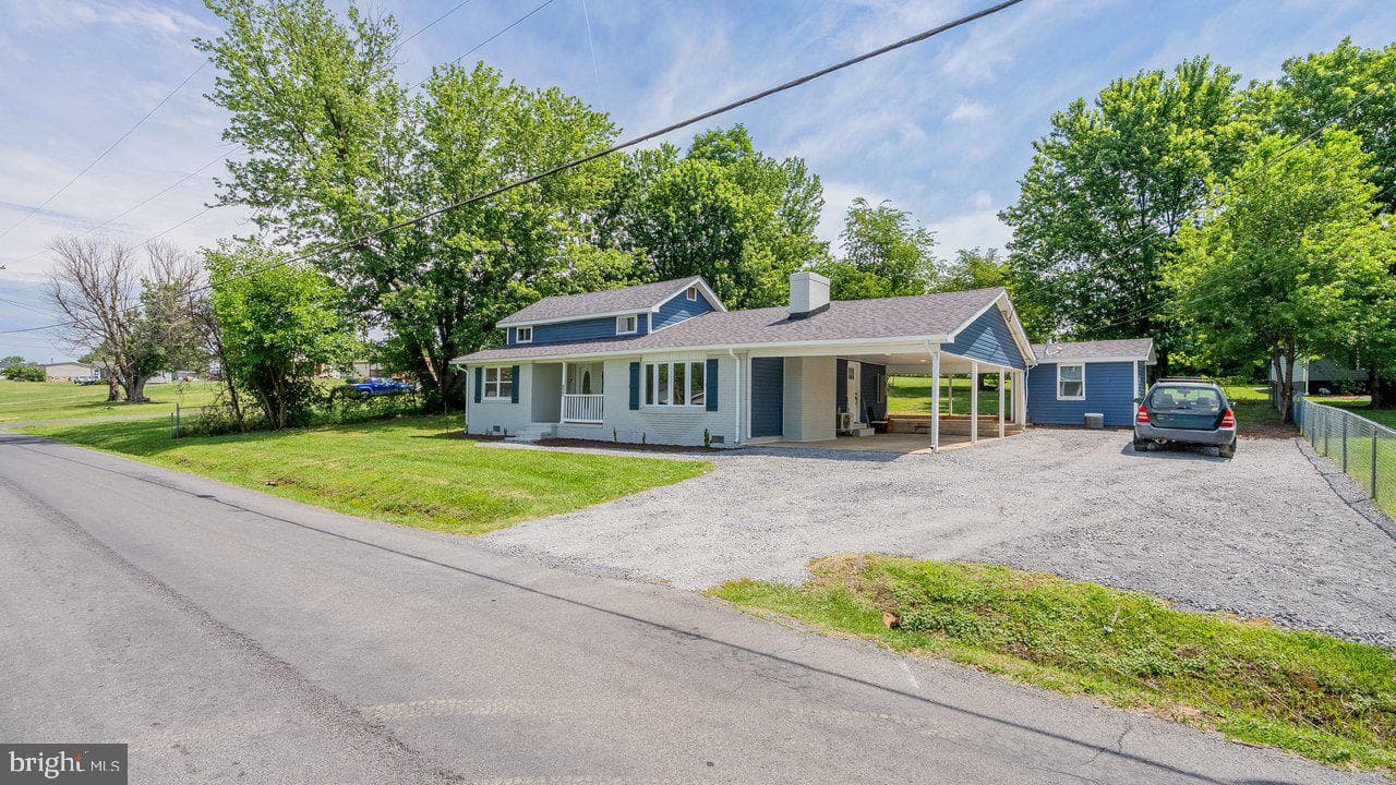 577 Pond Avenue photo 49