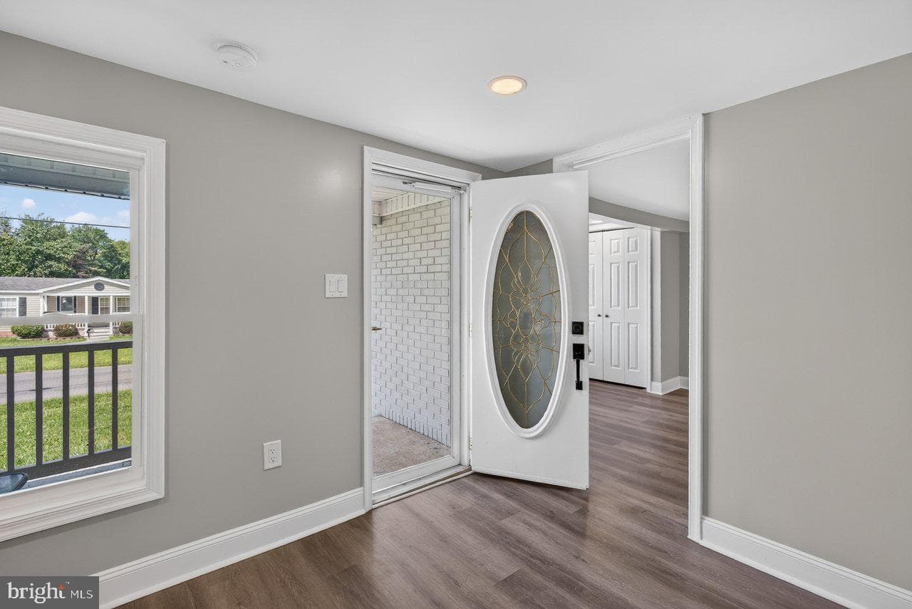 577 Pond Avenue photo 5