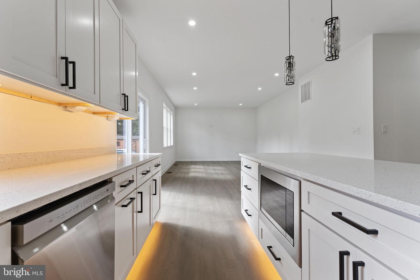 8111 Oak Street photo 11