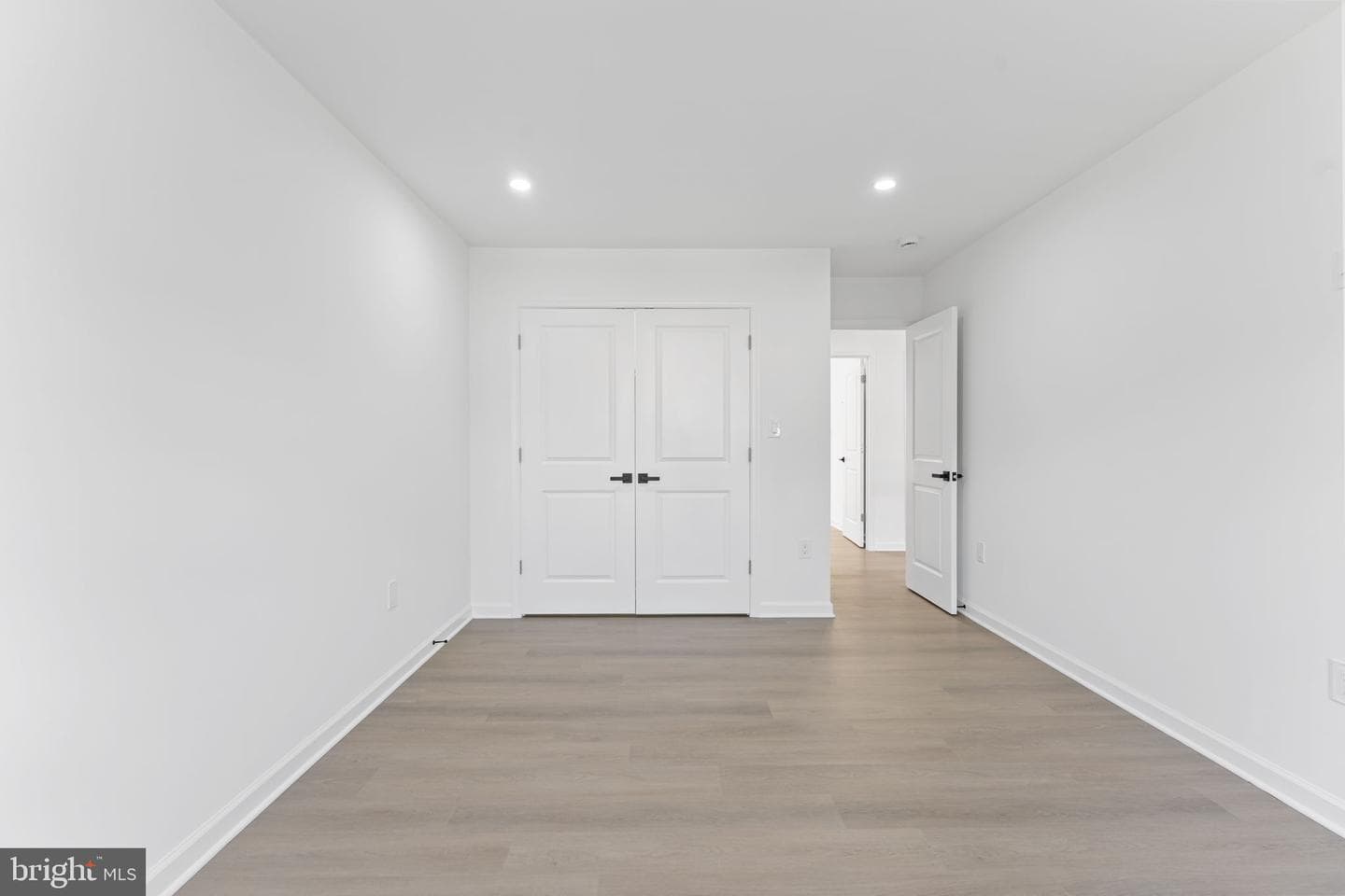 8111 Oak Street photo 29