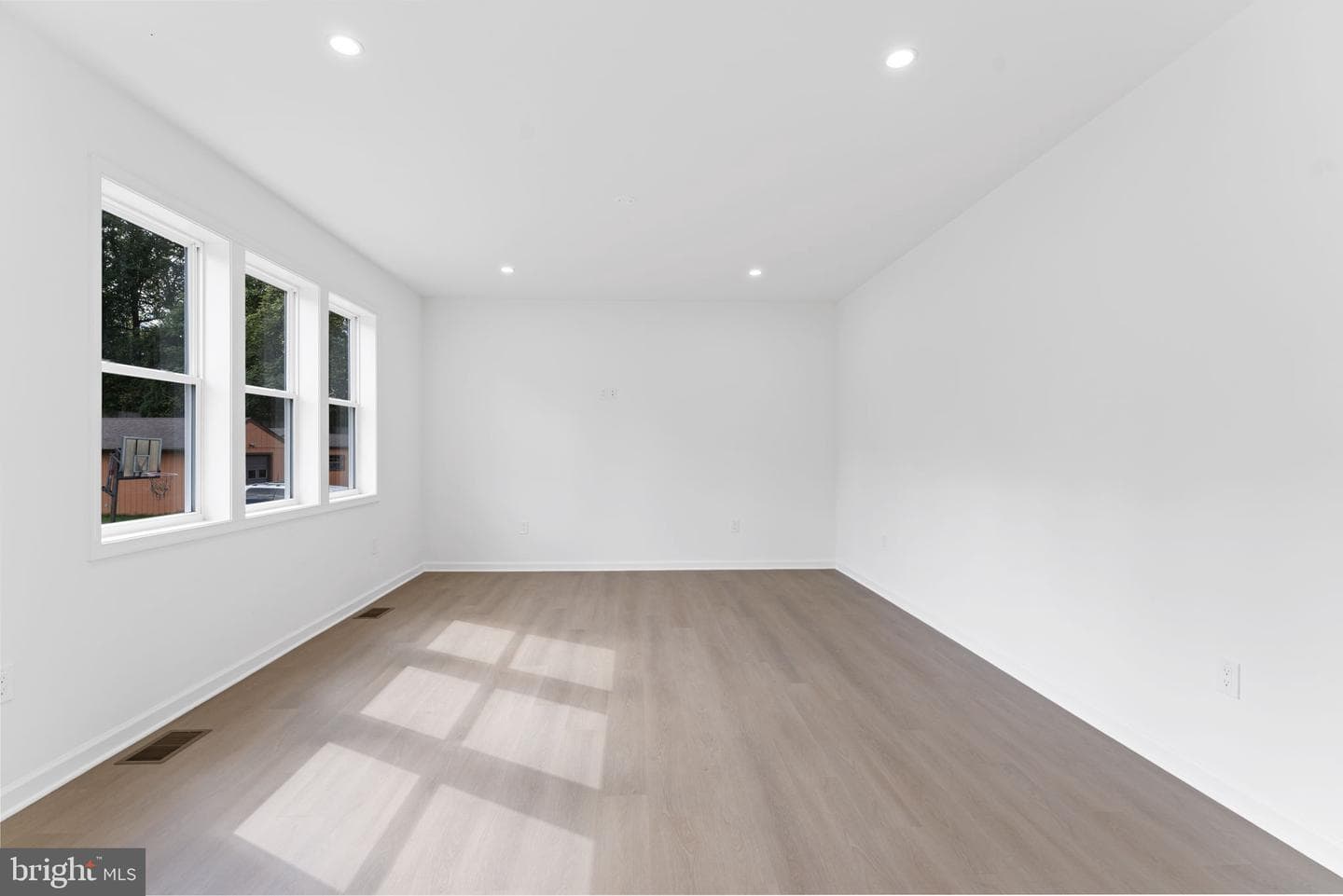 8111 Oak Street photo 33