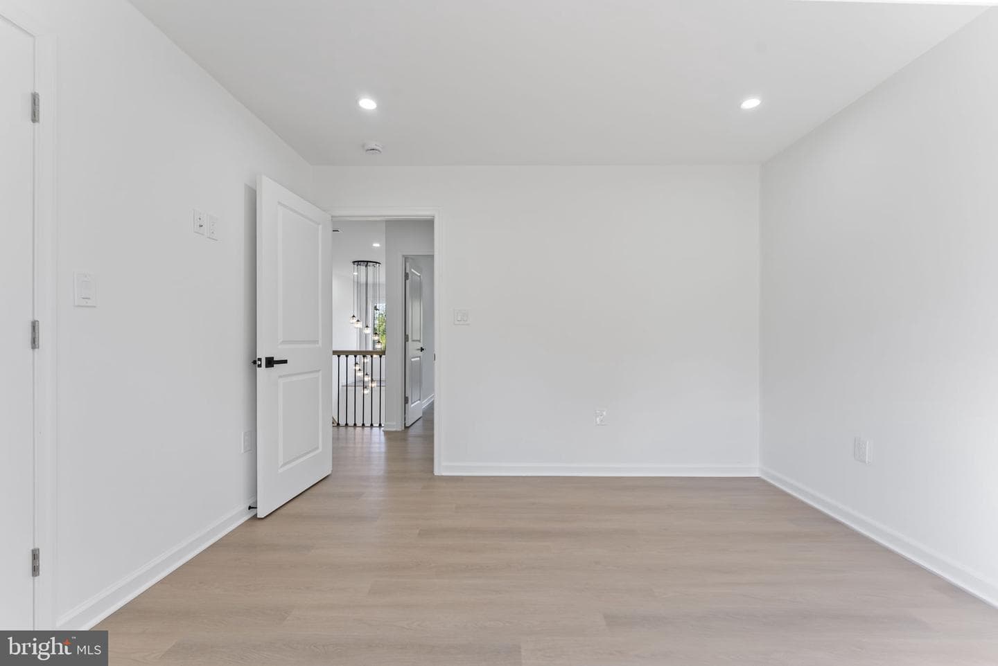 8111 Oak Street photo 36