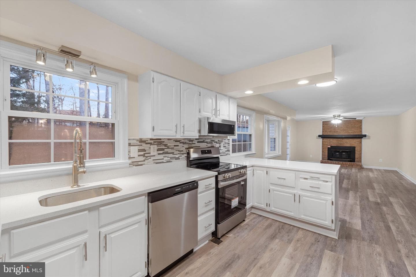 8016 Stillbrooke Road photo 4