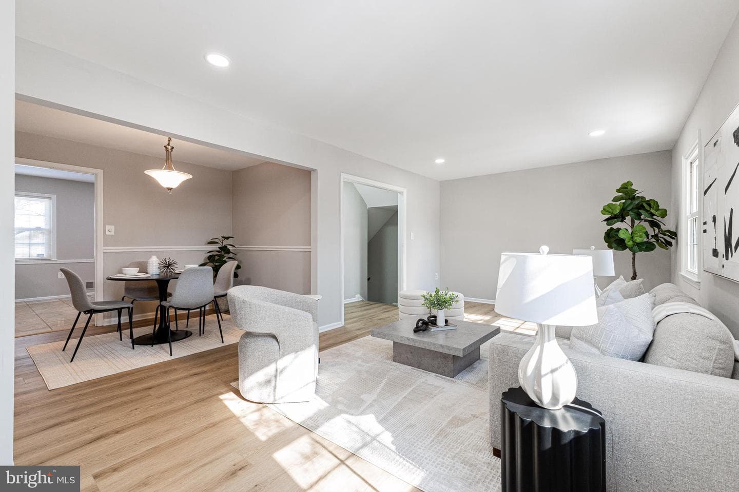 1427 Admiral Drive photo 3
