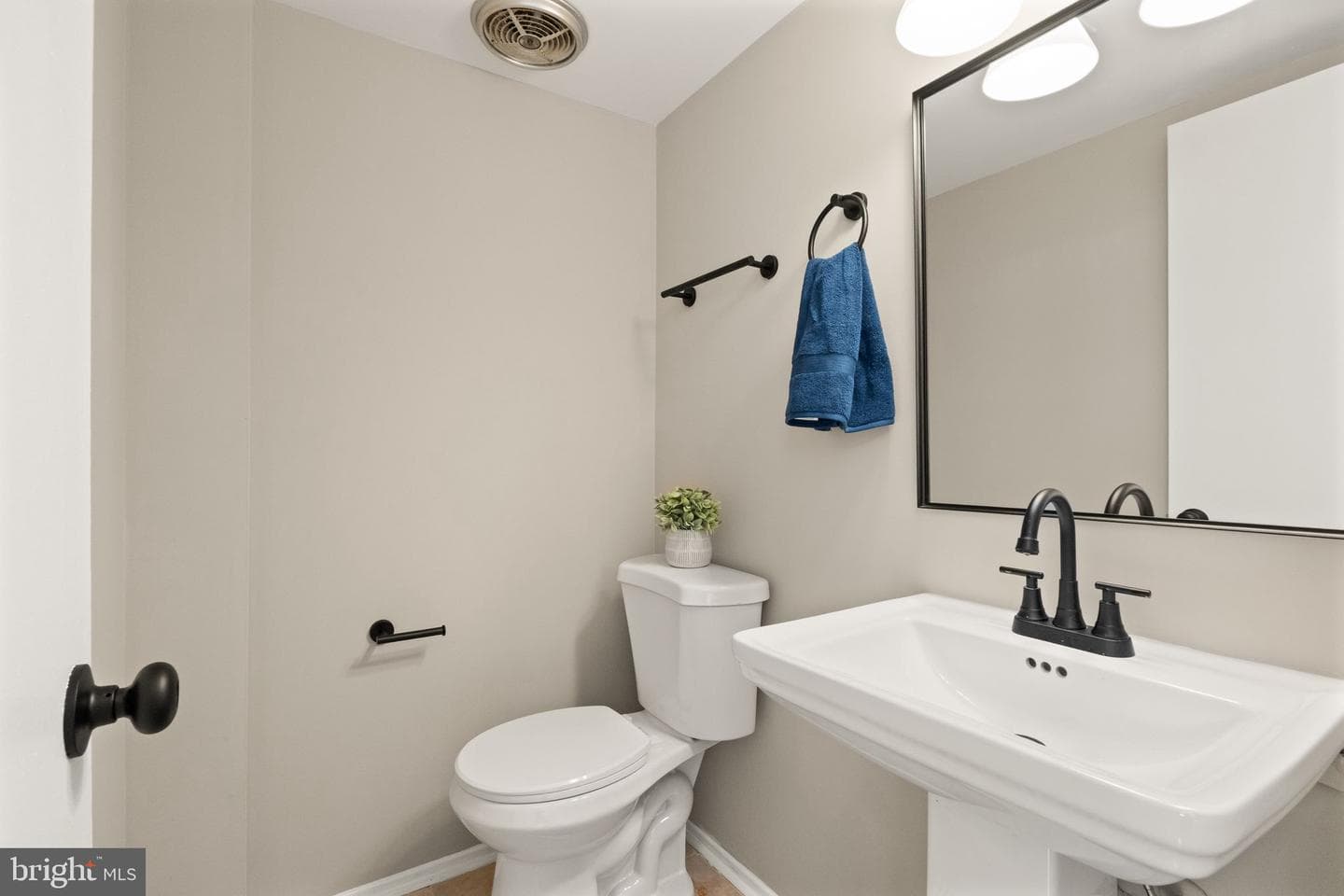 14623 Bakersfield Street photo 5
