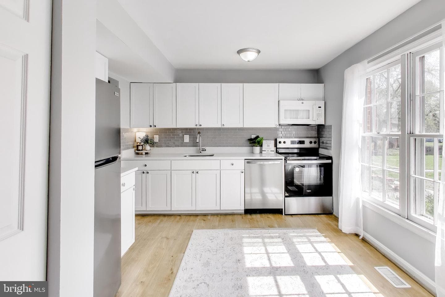 2557 Kingswood Court photo 2