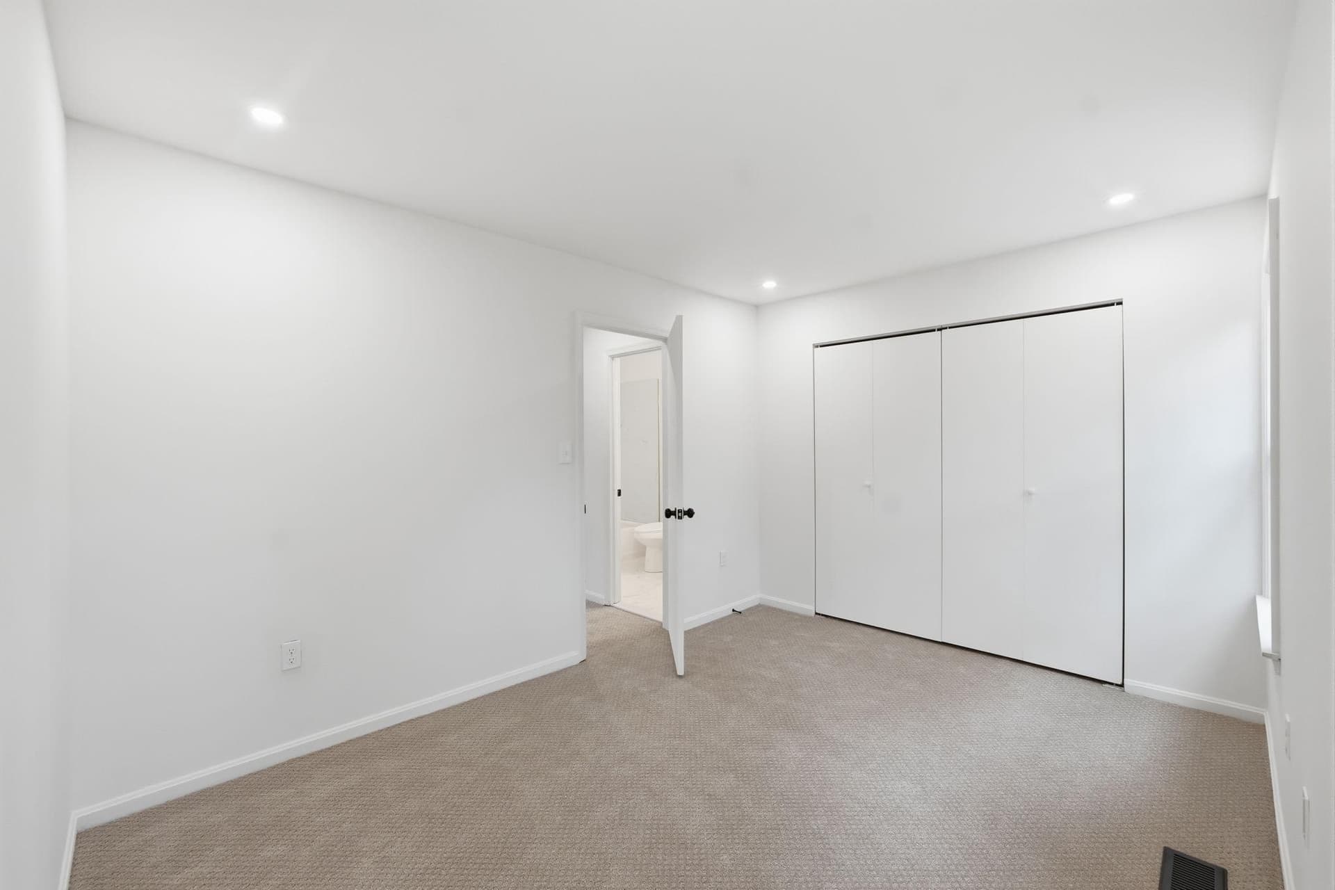 15387 Gatehouse Terrace photo 19