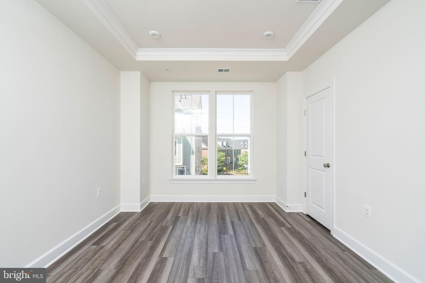 592 Watermans Drive photo 6