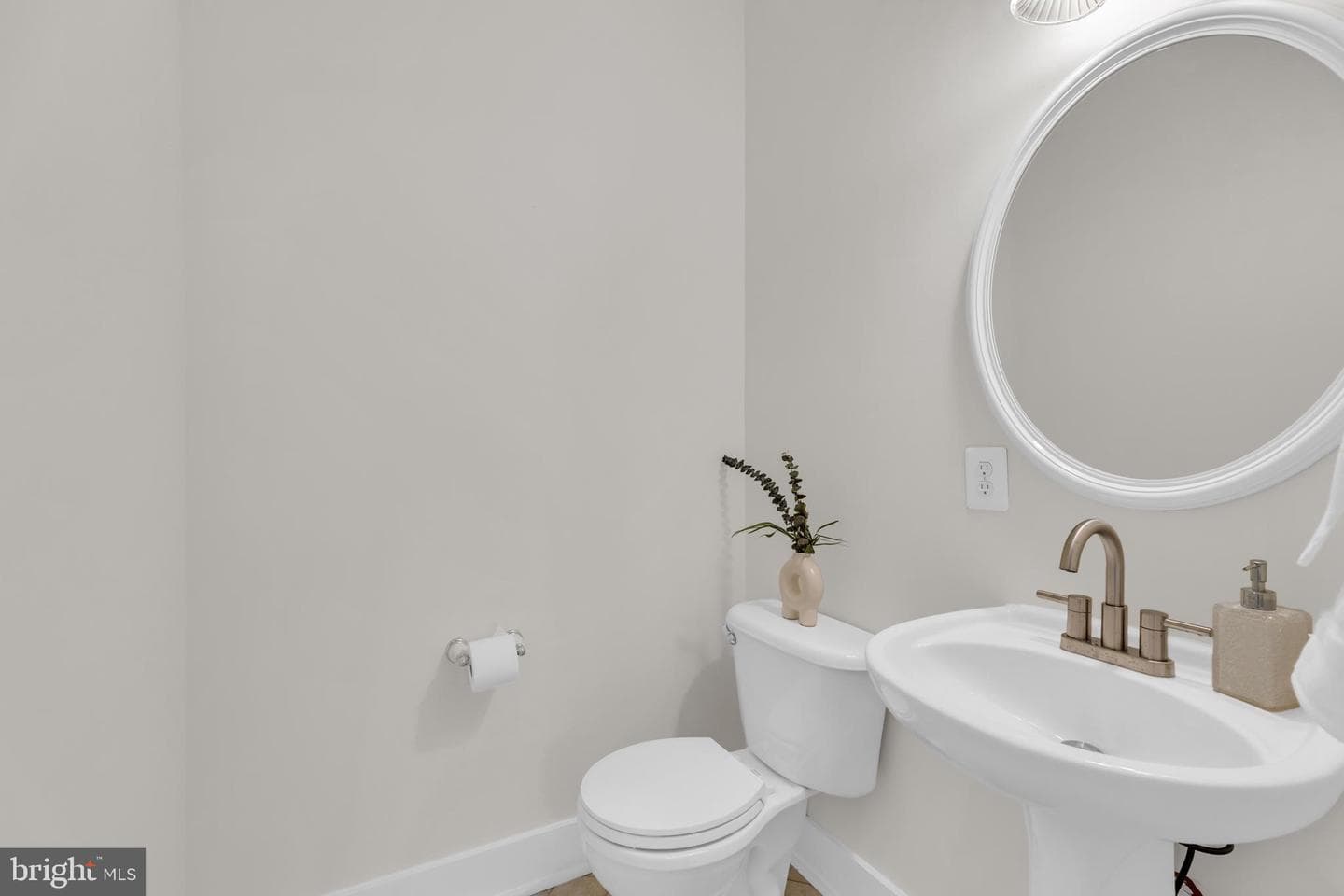 8304 Tenbrook Drive photo 17