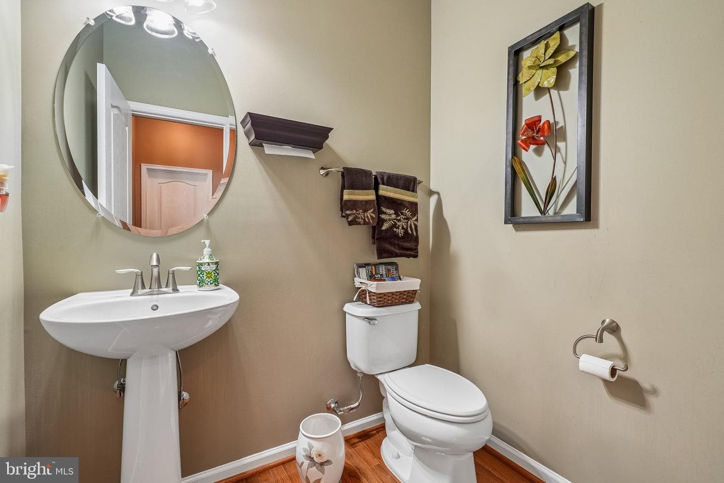 8716 Raleigh Mews photo 19