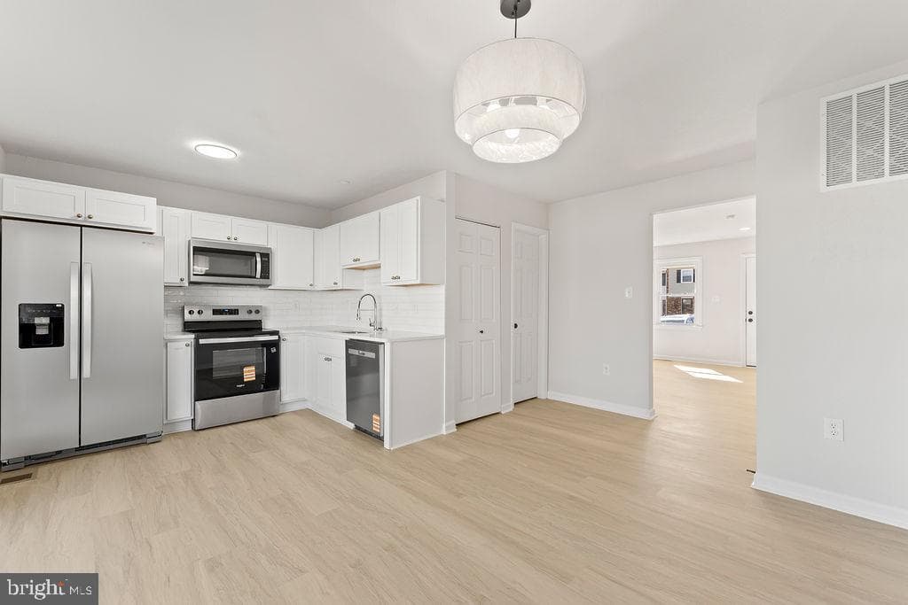 4612 Charlton Court photo 9
