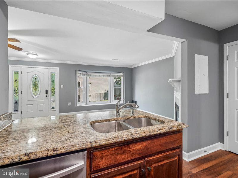 12123 Salemtown Drive photo 8