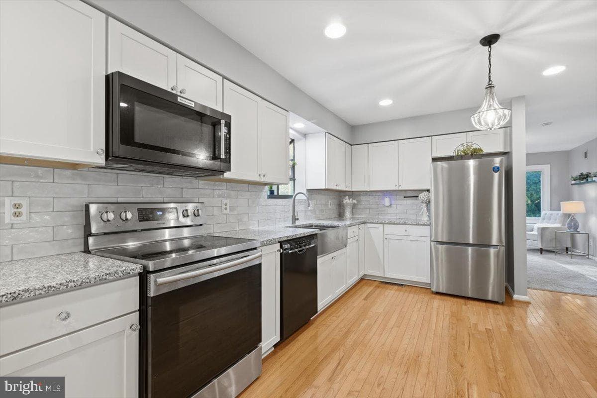 4366 Stepney Drive photo 22