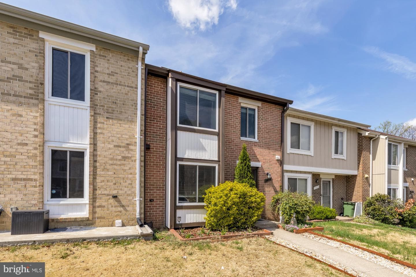 2810 Cambridge Drive photo 2