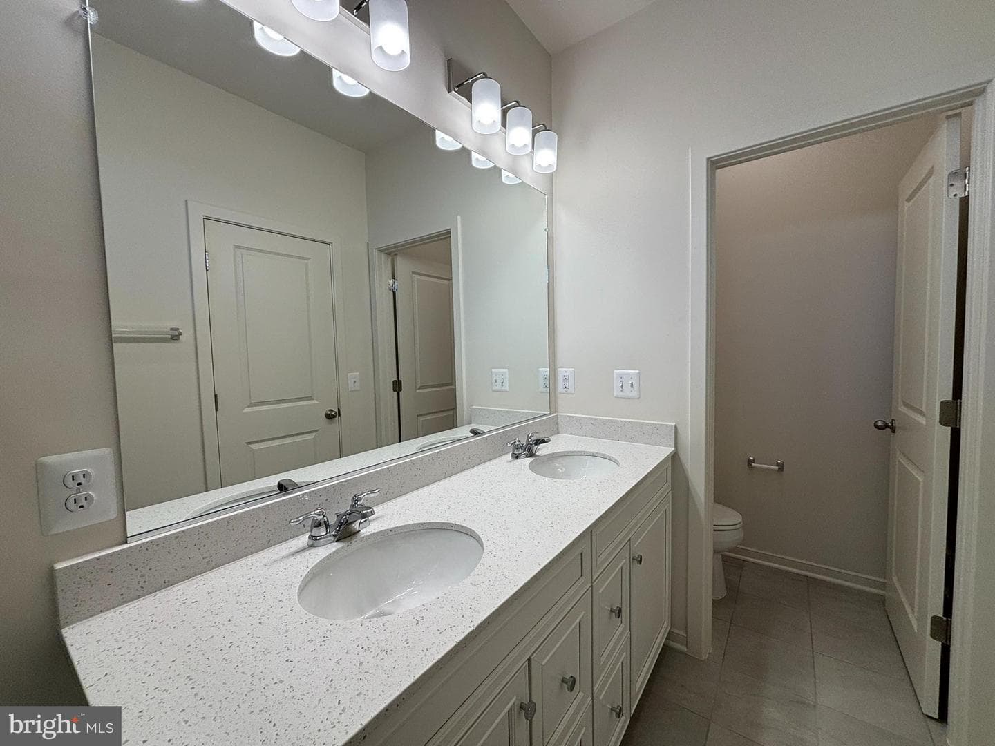 17988 Alicia Avenue photo 10