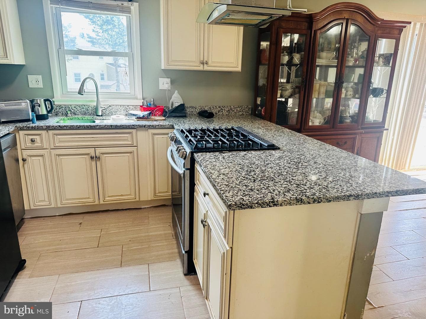 9927 Portsmouth Road photo 3