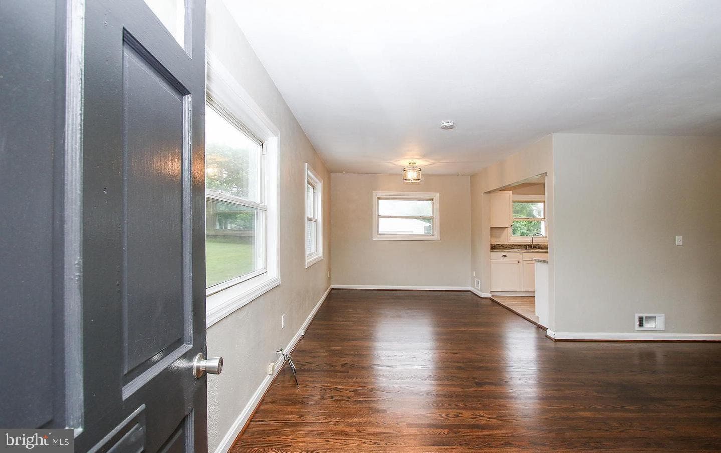 1449 F Street photo 4