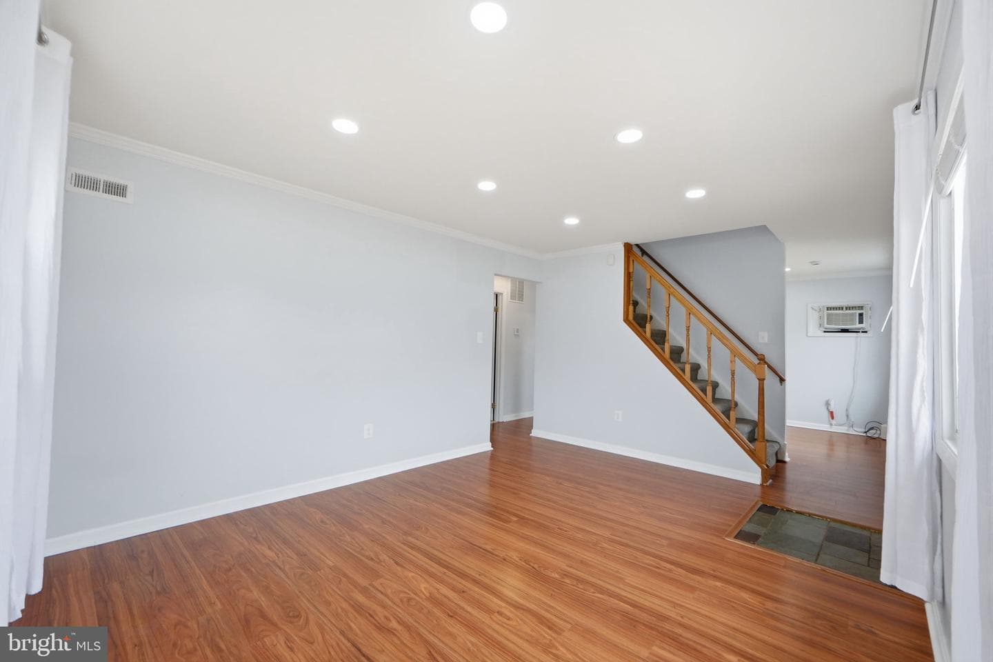 9313 Byron Street photo 11