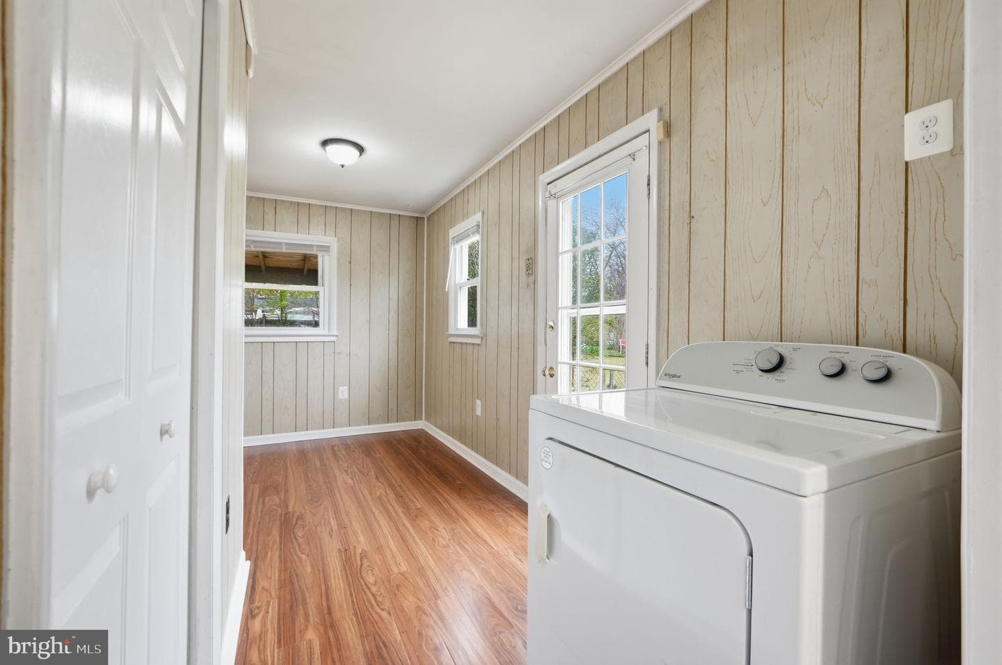 9313 Byron Street photo 16