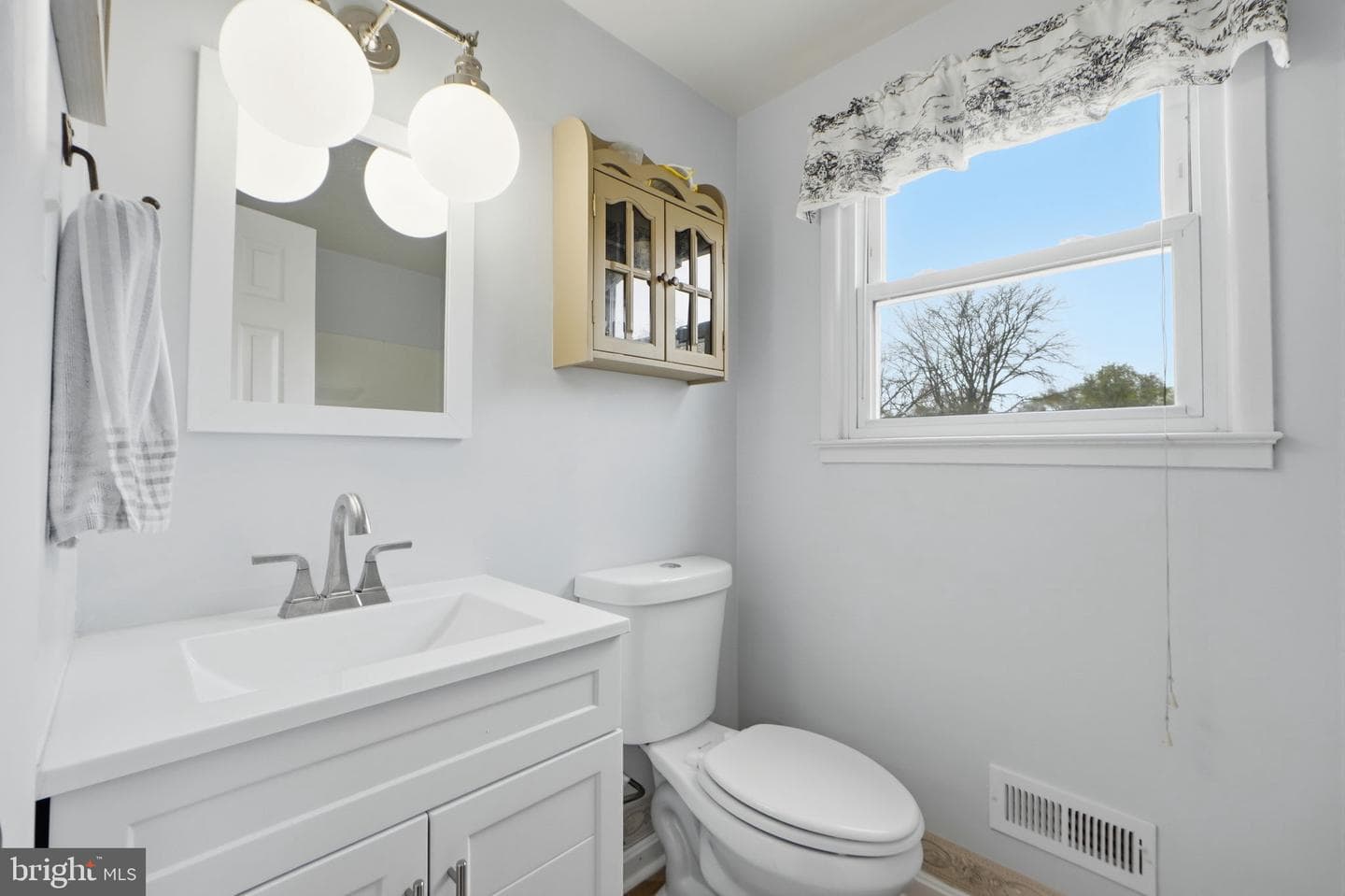 9313 Byron Street photo 29