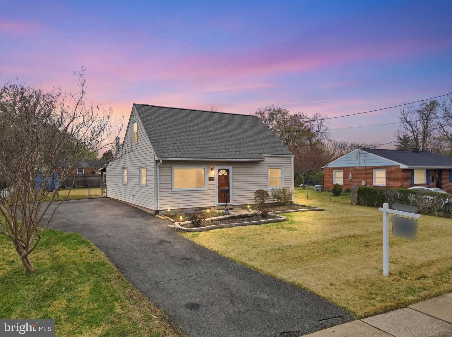 9313 Byron Street photo 4