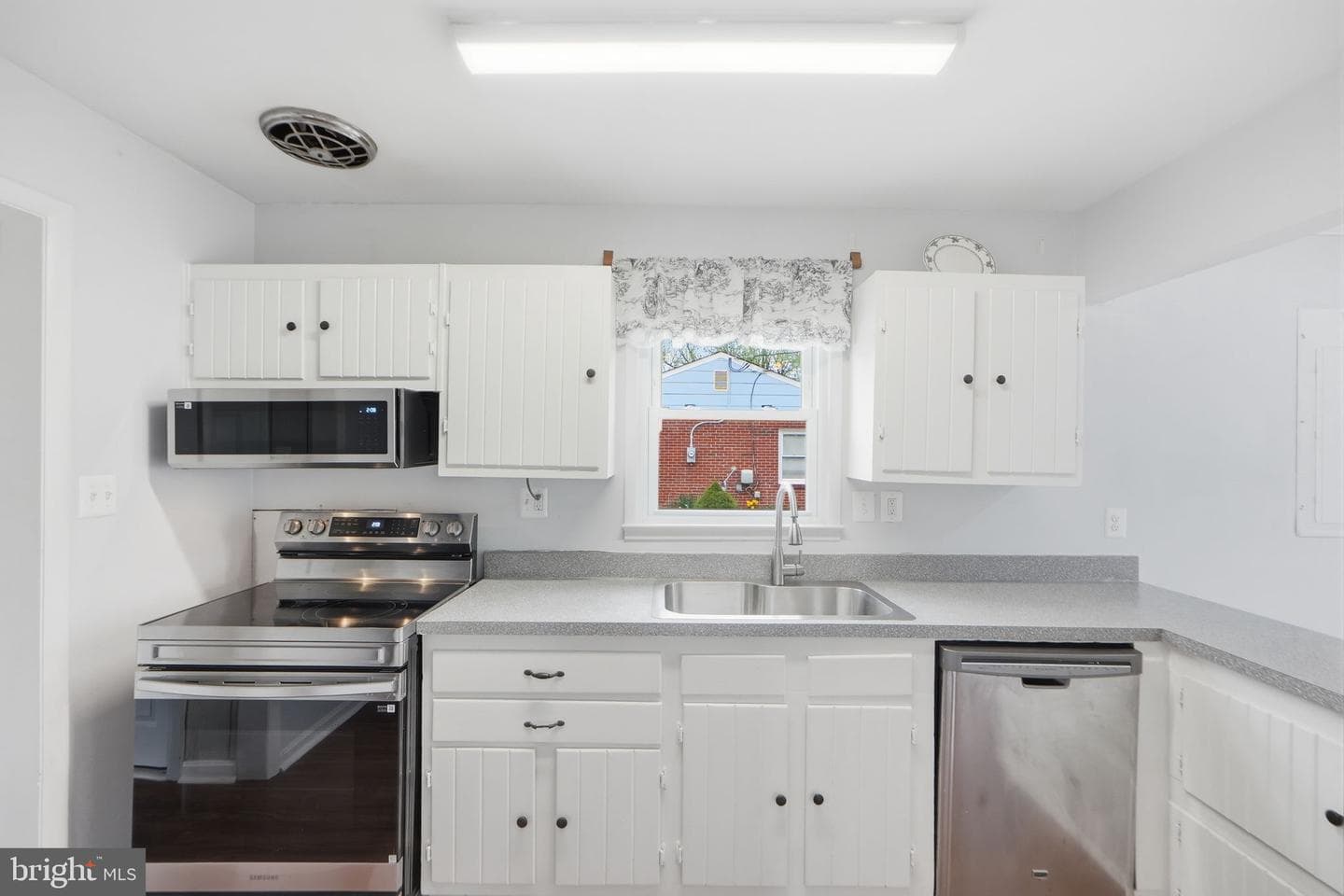9313 Byron Street photo 5