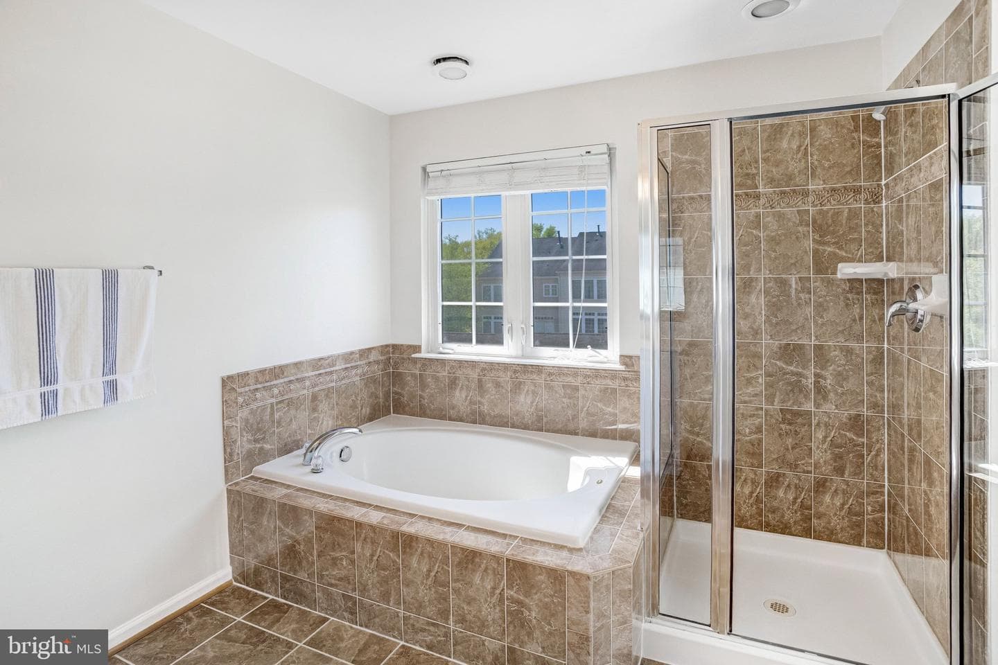 16616 Barge Circle photo 31