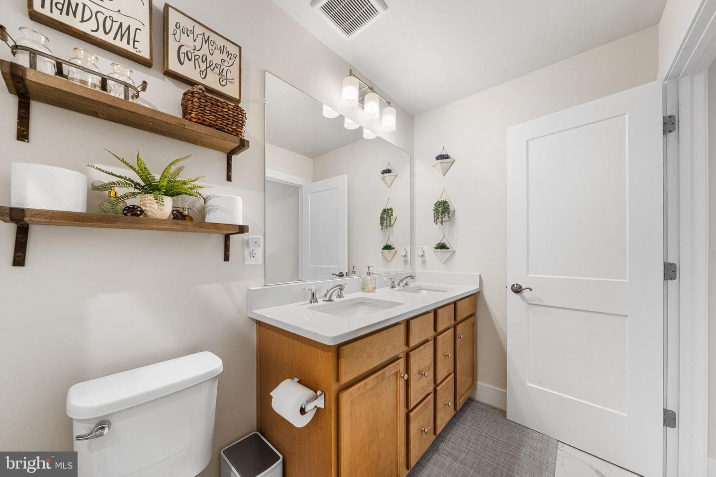 10539 Waterbury Woods Way photo 16