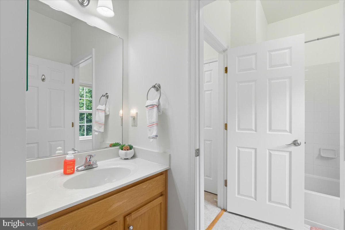 16216 Radburn Street photo 32