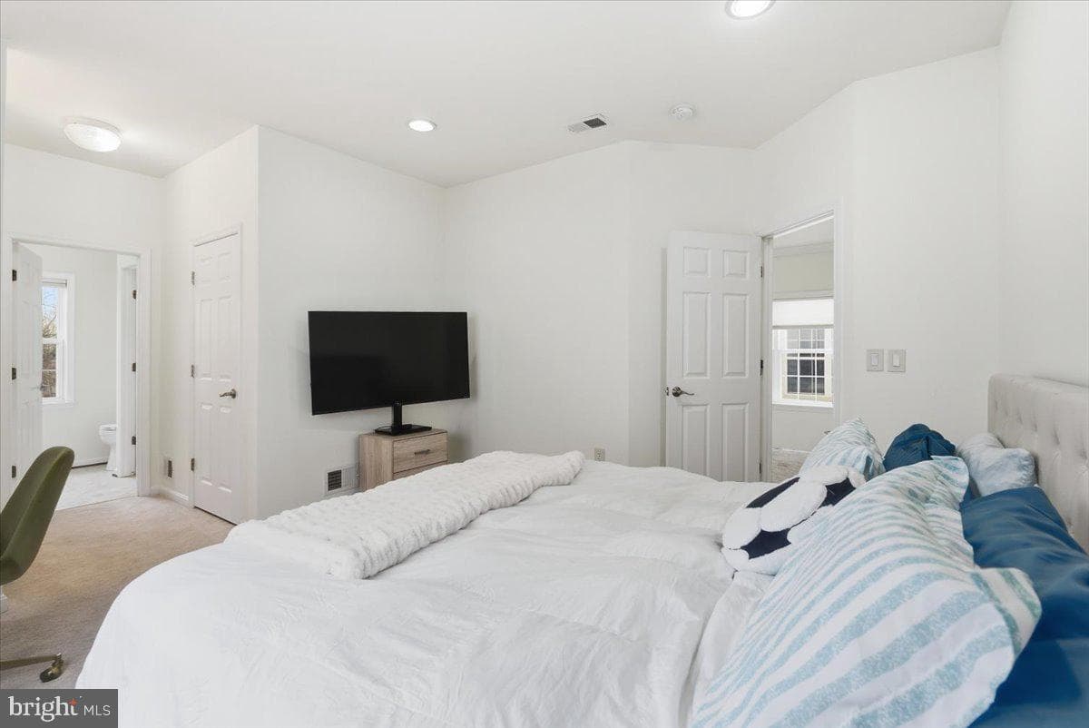 16216 Radburn Street photo 36