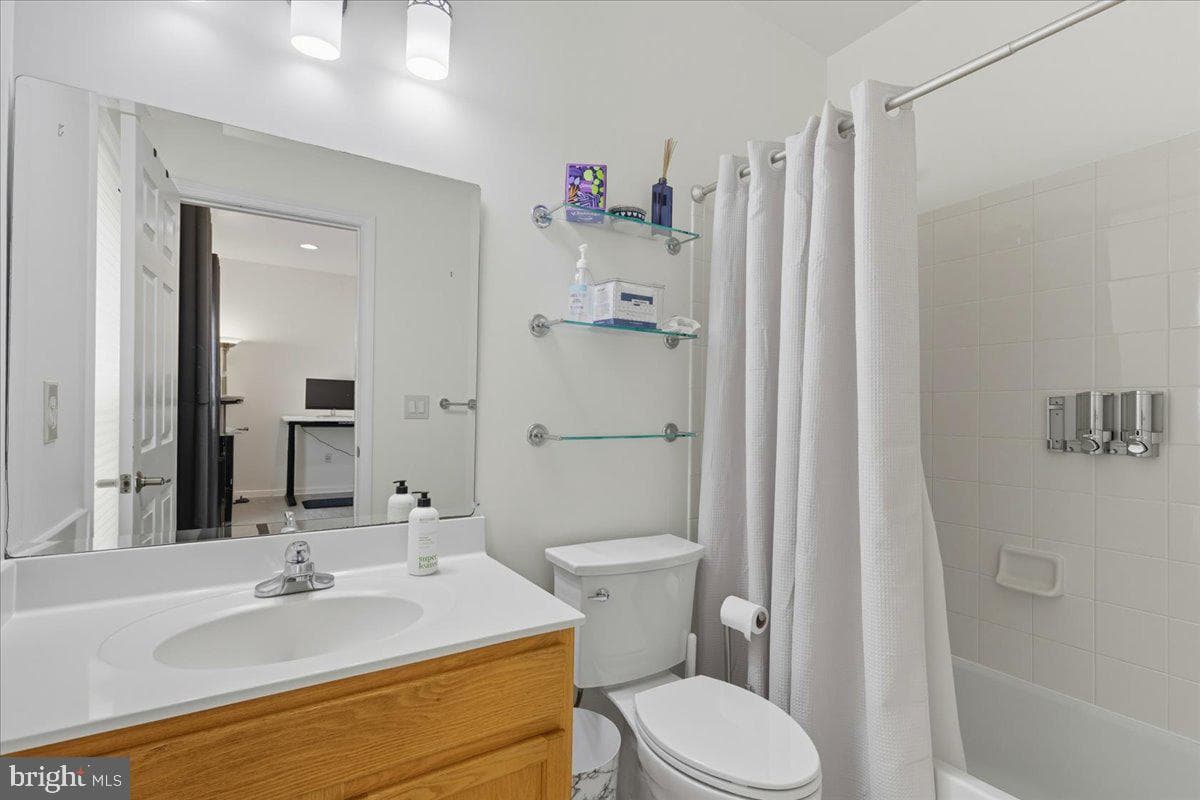 16216 Radburn Street photo 38