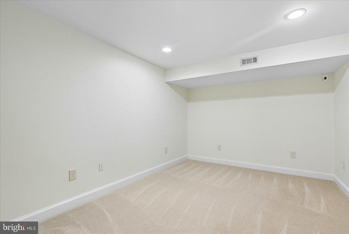 16216 Radburn Street photo 48