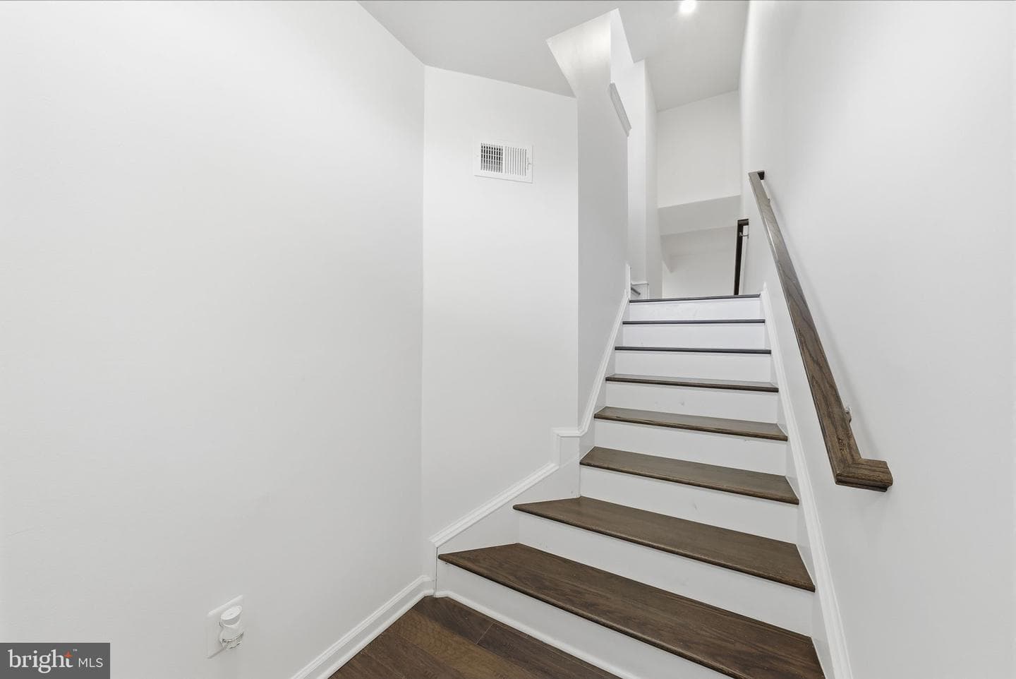 8966 Bridle Ridge Lane photo 3
