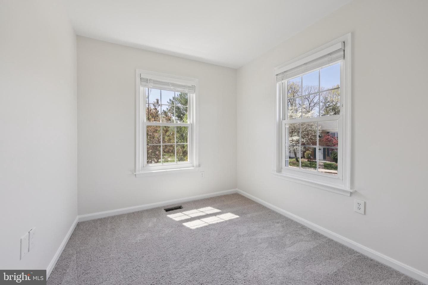 2874 Bowes Lane photo 22
