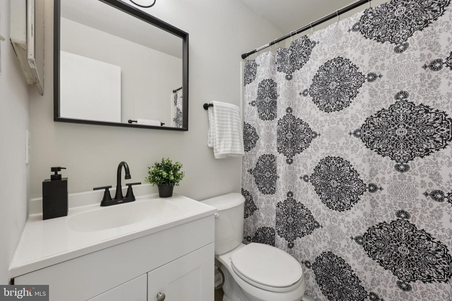 2874 Bowes Lane photo 27