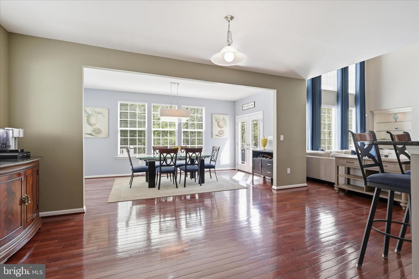 16603 Space More Circle photo 16