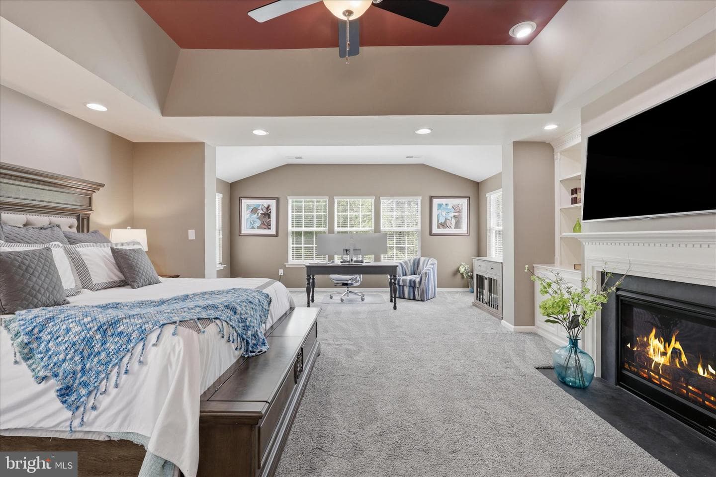 16603 Space More Circle photo 32